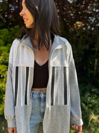 Model wearing vintage grey zip-up fleece jacket with black stripe design – 80s 90s unisex outdoor style