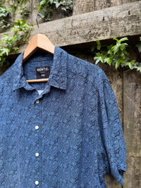 Vintage 90s Paisley Print Shirt | Blue Pattern Short Sleeve