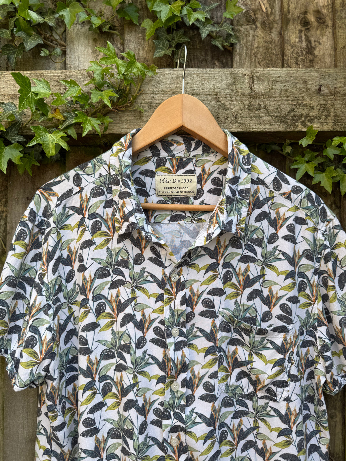 Vintage Tropical Leaf Pattern Shirt | Short Sleeve