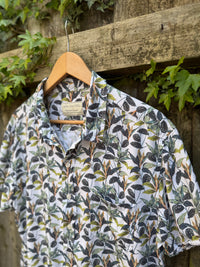 Vintage Tropical Leaf Pattern Shirt | Short Sleeve