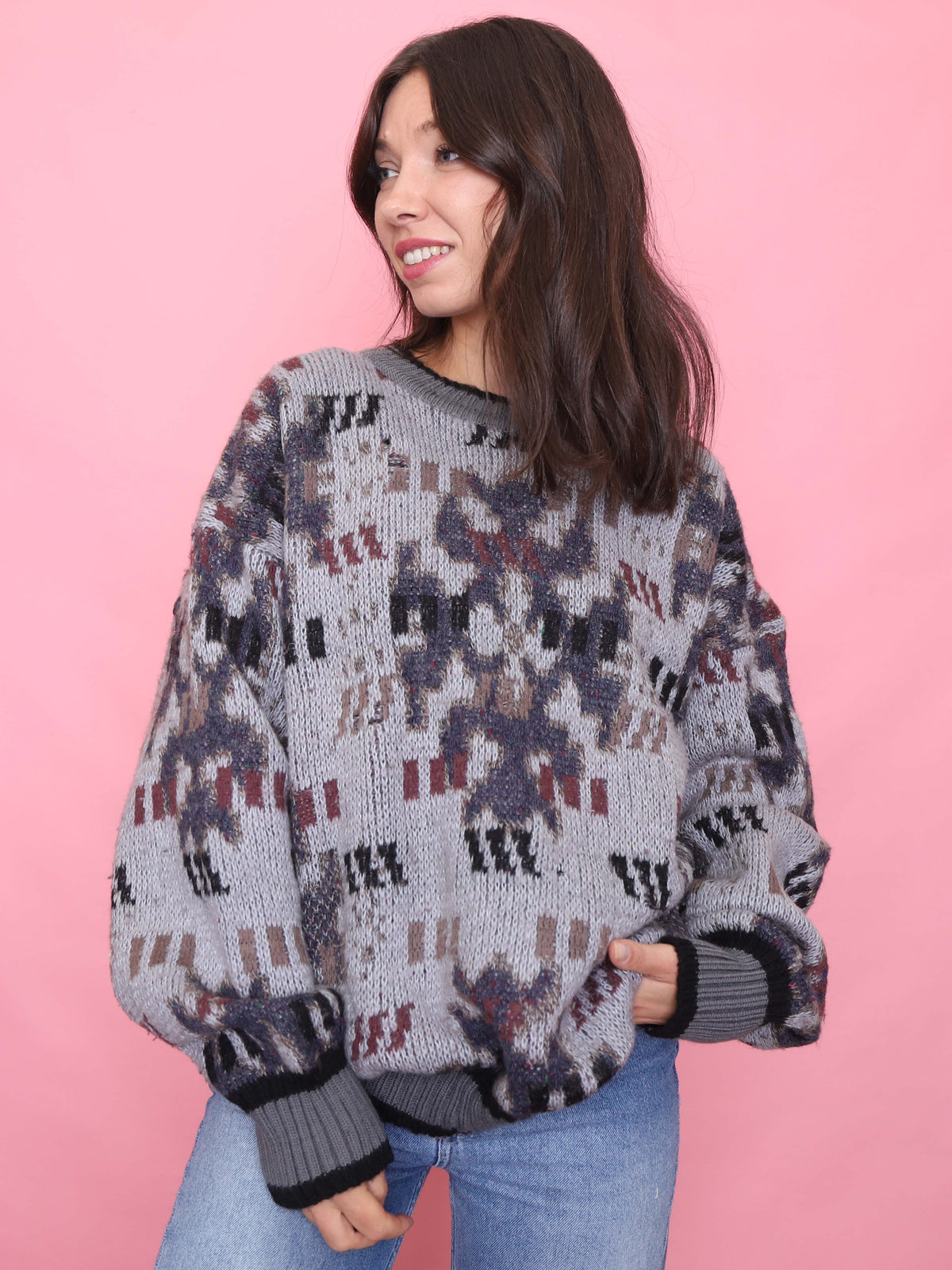 Model wearing a vintage oversized jumper with an abstract pattern in grey, black, and muted burgundy tones – cosy autumn aesthetic