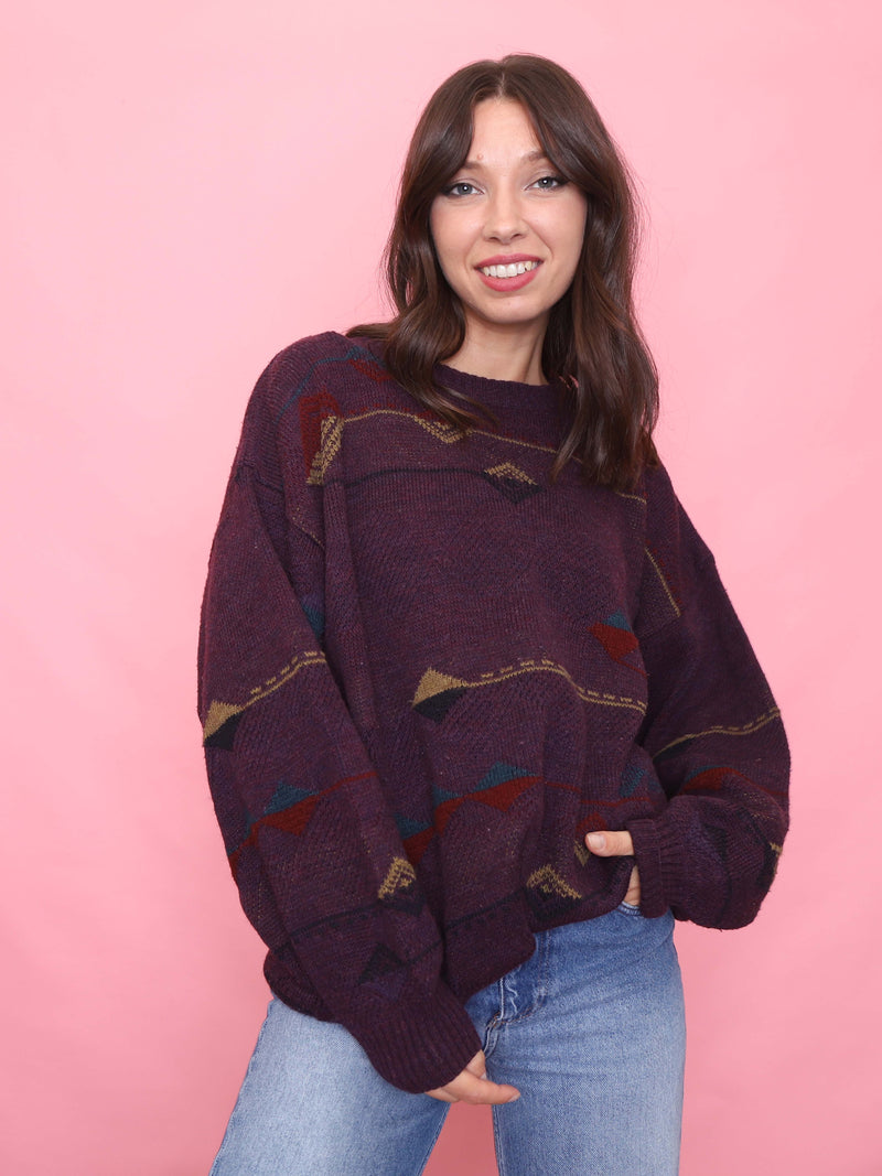 Model wearing a 90s vintage burgundy knit jumper with geometric pattern – oversized unisex retro sweater.